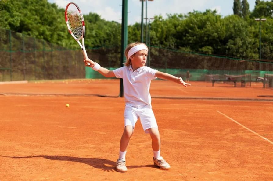 Тенис на корт за деца: кога да започнат, предимства и противопоказания